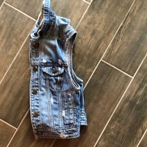 Distressed AE denim vest S